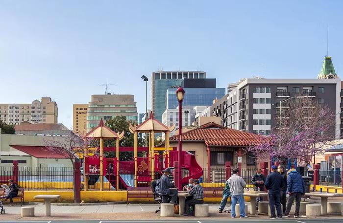 lincoln square park in oakland california
