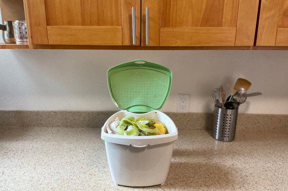 Kitchen compost pail with food scraps